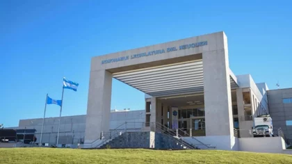 Empleados de la Legislatura amenazan con hacer un paro