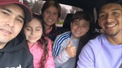 Esperaba el bondi y una figura de Boca paró para llevarlo