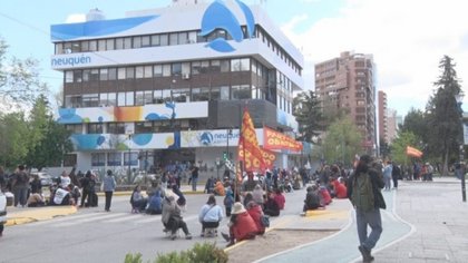 Levantaron el acampe en el centro, pero siguen en estado de alerta