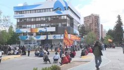 Levantaron el acampe en el centro, pero siguen en estado de alerta