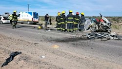 Dos muertos y cuatro heridos en un choque camino al lago