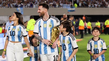 De por vida: el regalo de River a la familia Messi