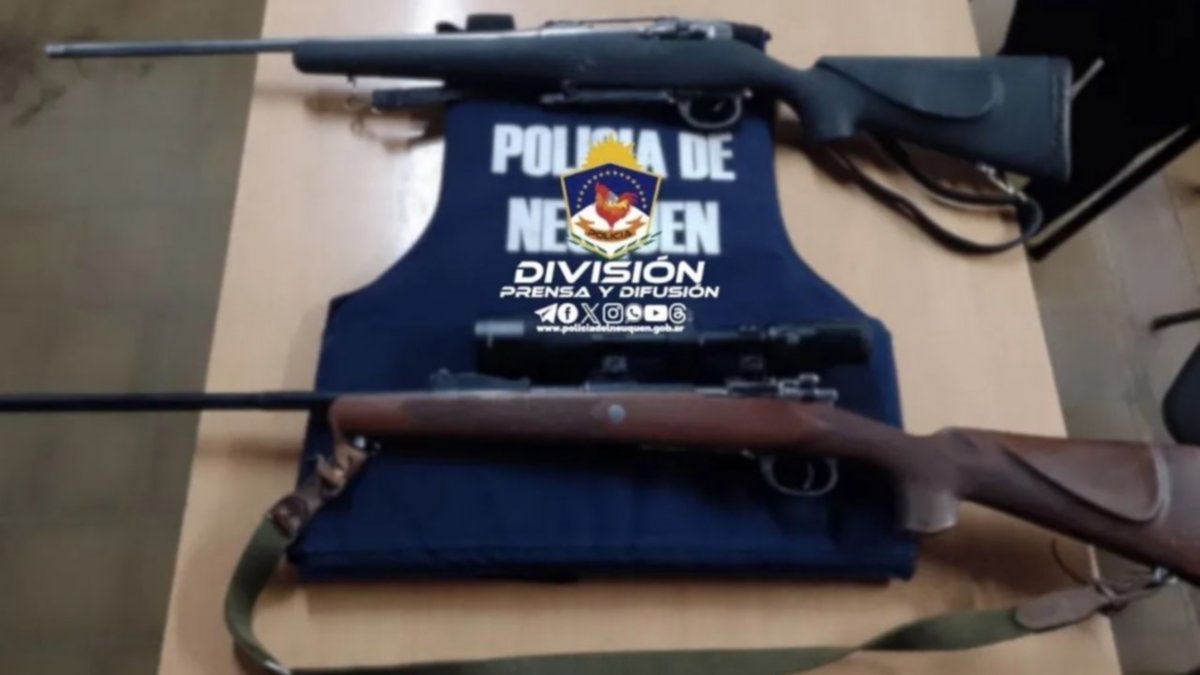 Demorado: viajaba con armas de fuego en el asiento trasero