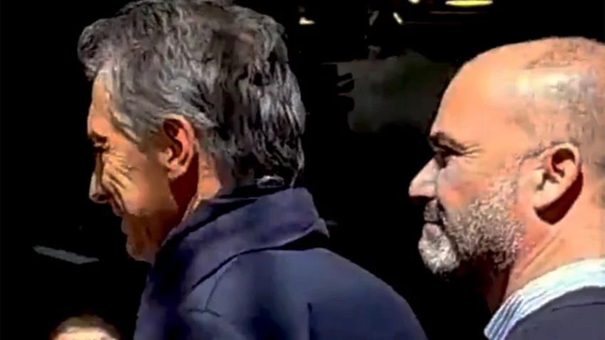 Macri en Bariloche: fue a comprar chocolate y lo insultaron