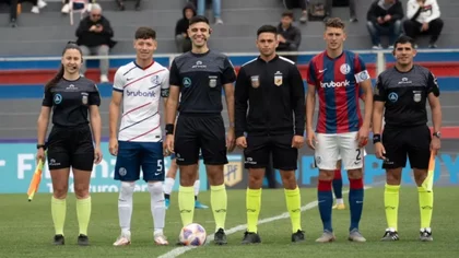 Insólito: le robaron la ropa a Sarmiento y jugaron con la de San Lorenzo