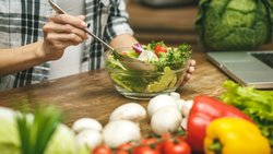 Consumir 5 porciones de frutas y verduras al día, la clave de una buena vida