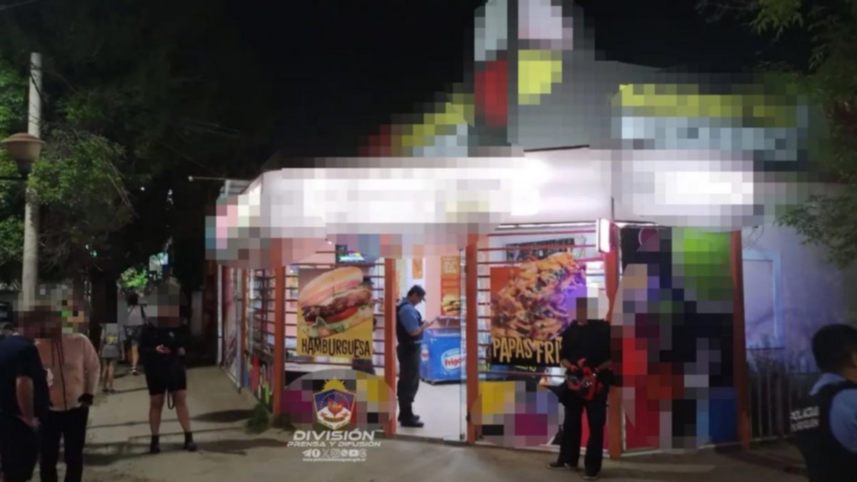 Amenazó con un arma de juguete para irse sin pagar: fue linchado por los clientes
