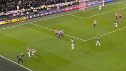 Hincha le hizo un insólito pedido a Garnacho en pleno juego