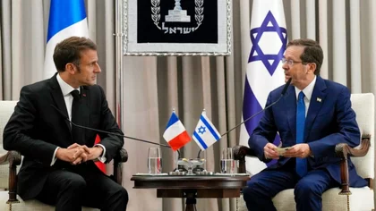 Emmanuel Macron felicitó a Milei por su triunfo y lo invitó a Francia