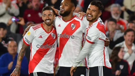 River goleó a Independiente y se subió a la punta