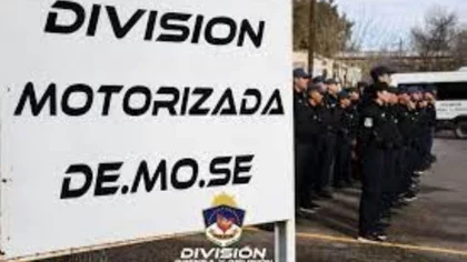 Atraparon a dos individuos con motocicleta robada en un operativo policial