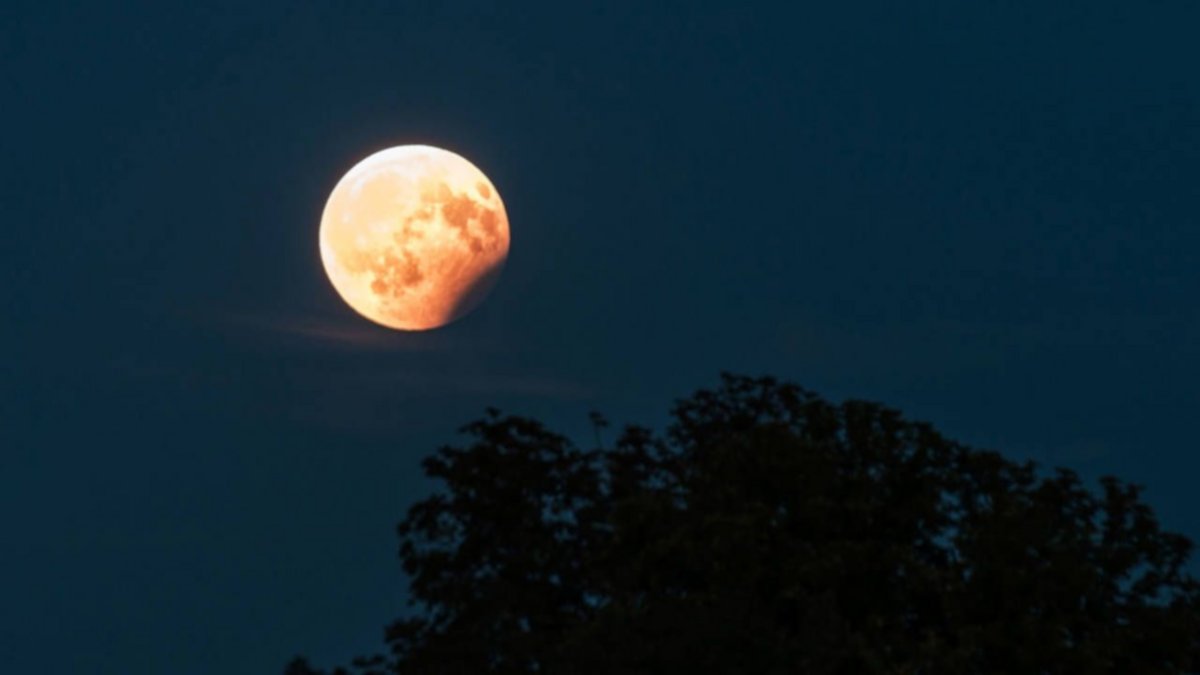 El mini eclipse acompañado de una super luna que se podrá ver desde la Patagonia