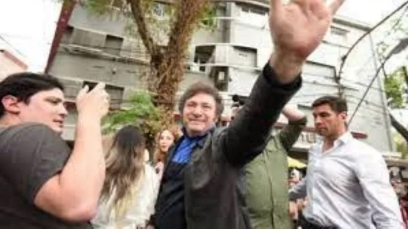 Javier Milei reanuda su gira previo al cierre de campaña