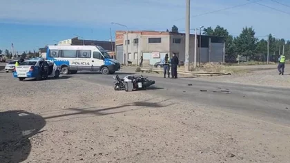 Un motociclista perdió el pie al chocar contra un auto