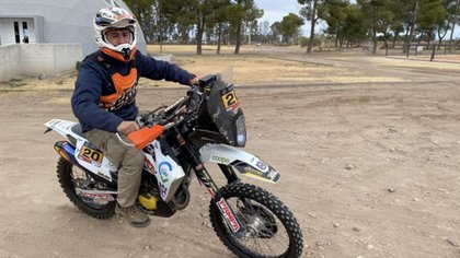 Santiago Rostan presentó el Dakar Team Neuquino