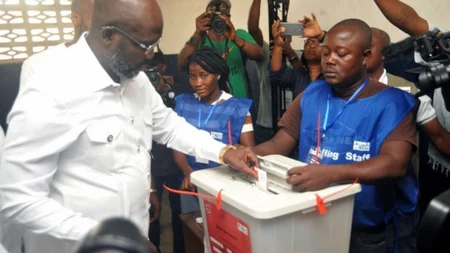Liberia eligió a su presidente en un muy ajustado balotaje