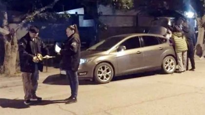 Desde una moto balearon autos estacionados