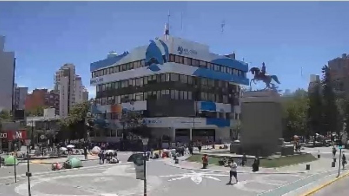 Organizaciones sociales levantaron el acampe en el centro neuquino