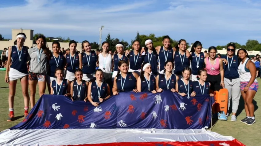 Título y podio neuquino en el Regional de Hockey Sub 14