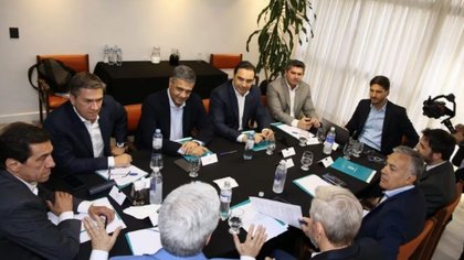 Gobernadores se reunieron para "contribuir a la gobernabilidad" de Milei