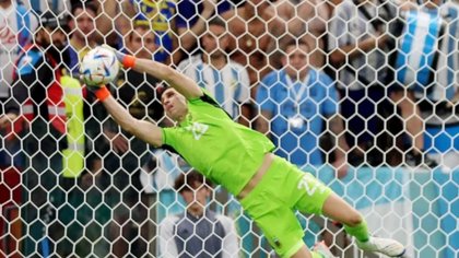 VIDEO: las dos increíbles premoniciones de Dibu Martínez durante el Mundial
