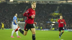 El gesto viral de Garnacho con un nene del United