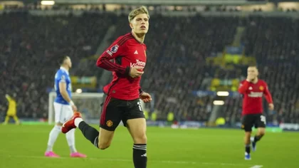 El gesto viral de Garnacho con un nene del United