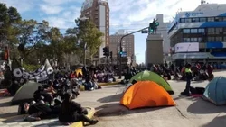 Levantaron el acampe: mañana pagarán los sueldos