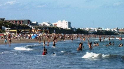Impuesto a turistas que duerman en Las Grutas: cuánto deberán pagar