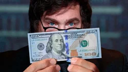 El Banco Central devaluó y el dólar pegó un saltó: ¿Cuánto cotizó?