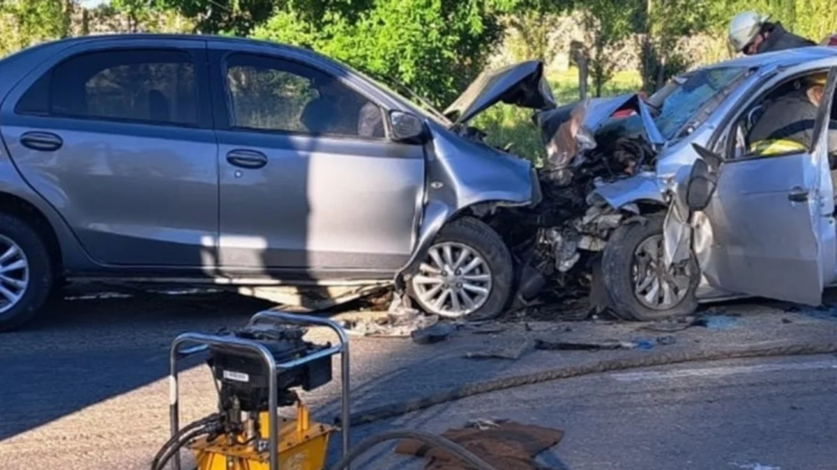 Ruta 151: fatal choque entre dos autos