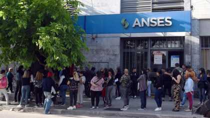 Planes sociales: ¿quiénes y cómo manejan la caja que asiste a 22 millones de personas?