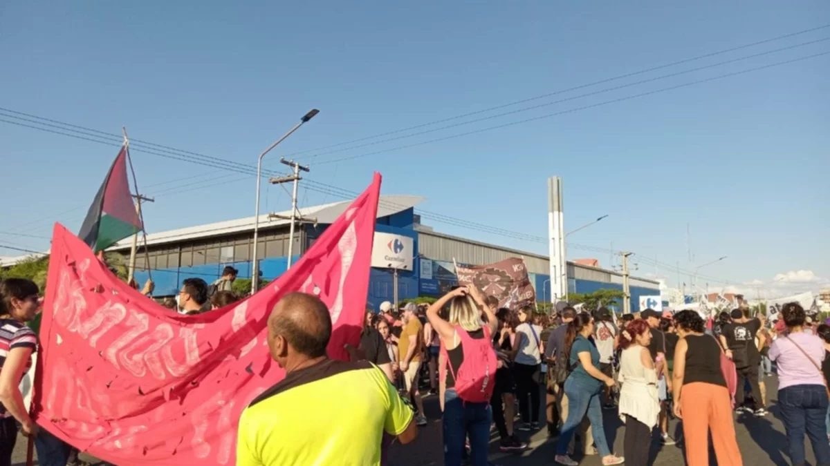 Corte en la Ruta 22: cánticos contra Milei y Bullrich