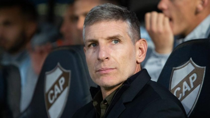 Palermo, duro con Riquelme tras las elecciones