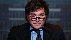 Milei afirmó que el DNU funciona como una “predolarización”