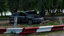 Borracho, se tragó la curva y volcó en el acceso al río