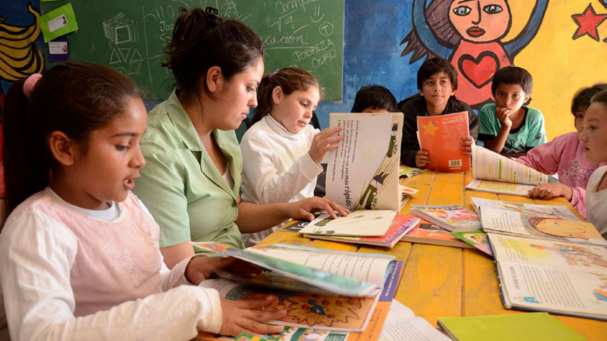 Milei estableció la educación como servicio esencial: ¿Qué significa?