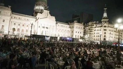 Más de 4000 personas cenaron en Nochebuena frente al Congreso