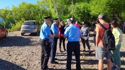 Hallaron un bolso que sería del pescador y sigue la búsqueda