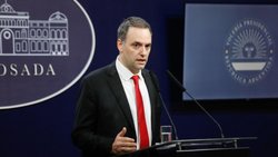 Adorni aseguró que buscan corregir el "rumbo decadente" del país