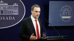 Adorni aseguró que buscan corregir el "rumbo decadente" del país