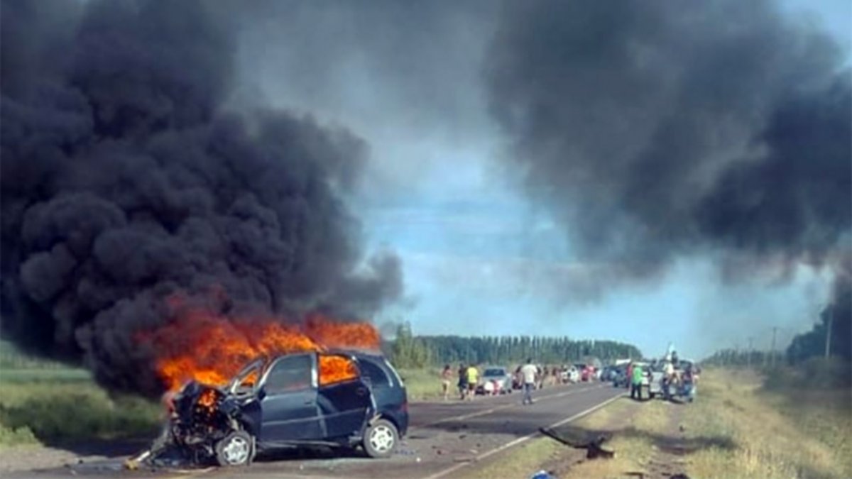 Tres muertos en un choque entre Lamarque y Pomona