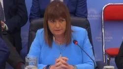 Ley Ómnibus: retiraron el artículo que limitaba reuniones de mas de tres personas en la vía pública