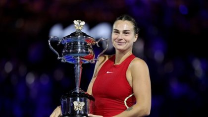 Sabalenka aplastó a Zheng y se llevó el Abierto de Australia