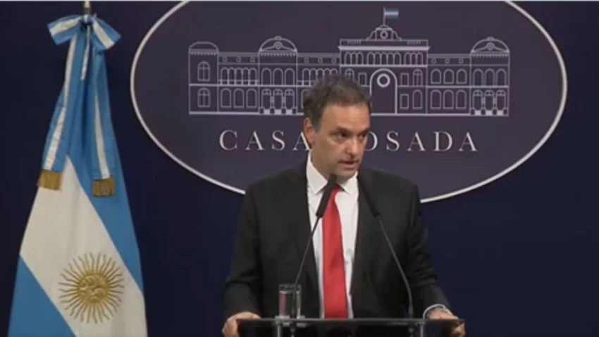 Adorni remarcó que habrá "un ajuste mayor" a las provincias