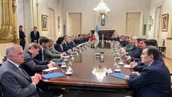 Gobernadores dialoguistas: "Hay consenso para que se apruebe la Ley Ómnibus"