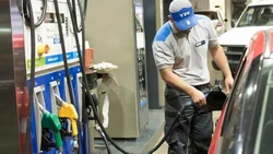 Por el vencimiento de un decreto, este jueves podría subir la nafta