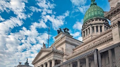 Ley Ómnibus: fuerte operativo de seguridad alrededor del Congreso