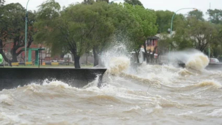 La costa bonaerense espera olas de más de tres metros