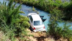 Turistas brasileños despistaron y cayeron al río Manso